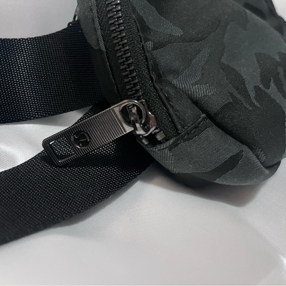 🦄OG CAMO Everywhere Belt Bag🦄 - Picture 10 of 12